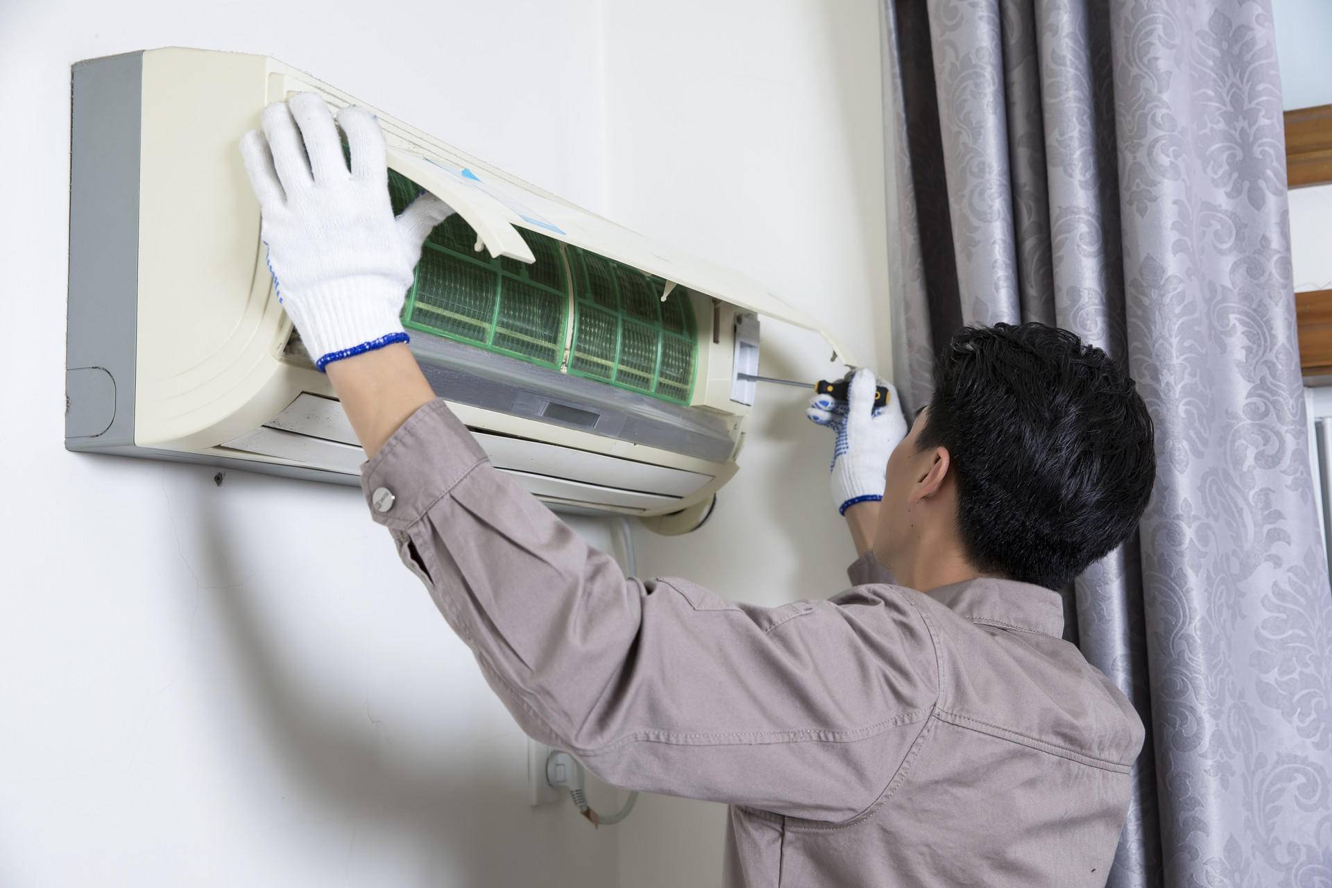 Vệ sinh máy lạnh quận tân phú