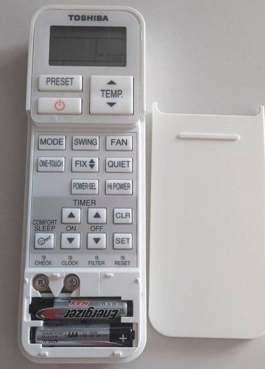 Mở nắp vỏ pin remote